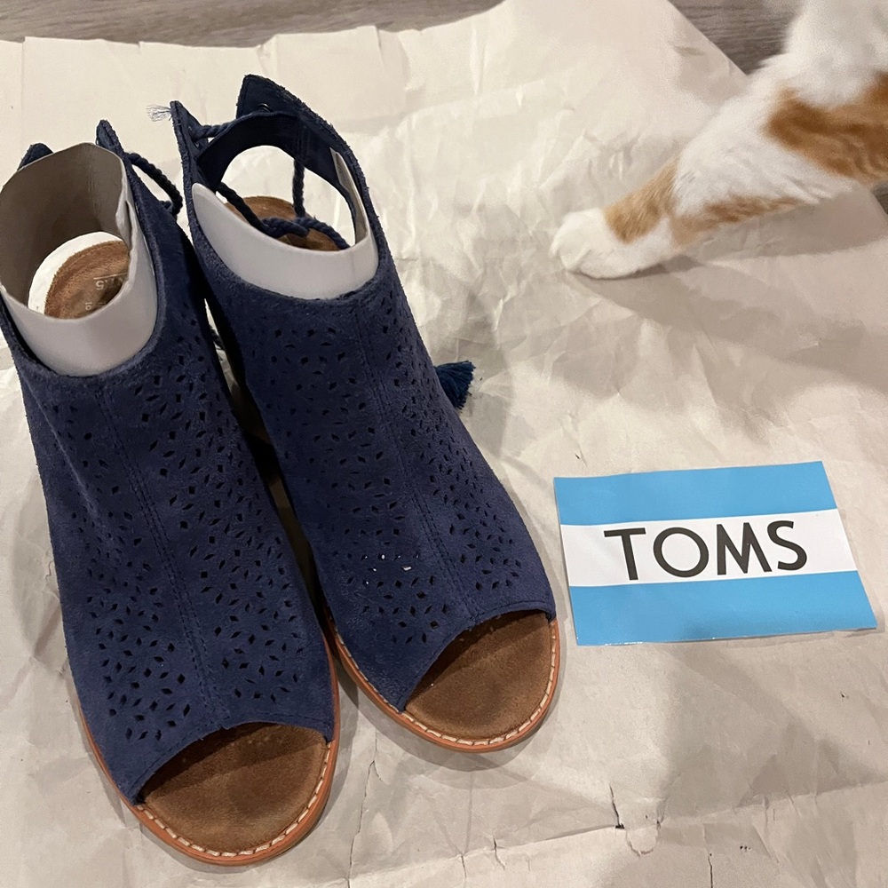 Toms Elba Boots Women’s Size 7.5 Peep Toe Perforated Ankle Blue Bootie Suede - Picture 4 of 11